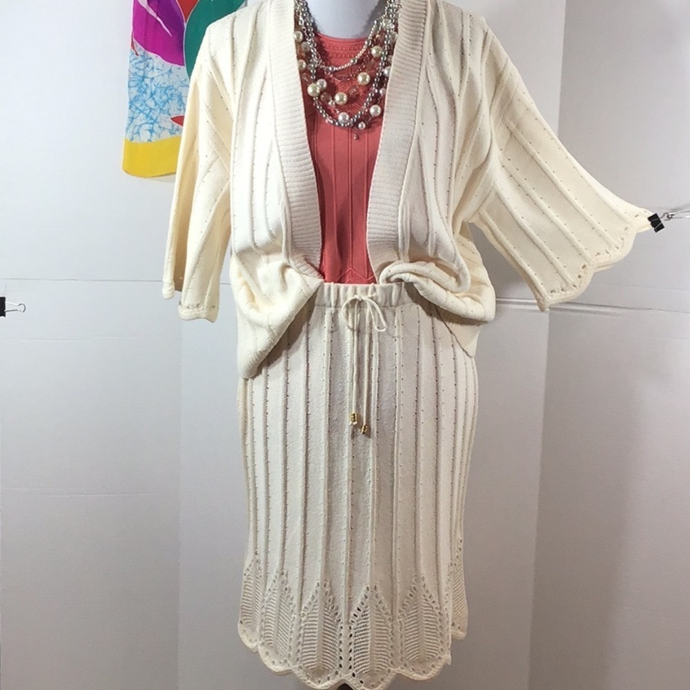 St John cream color 2pc knit skirt set M/L